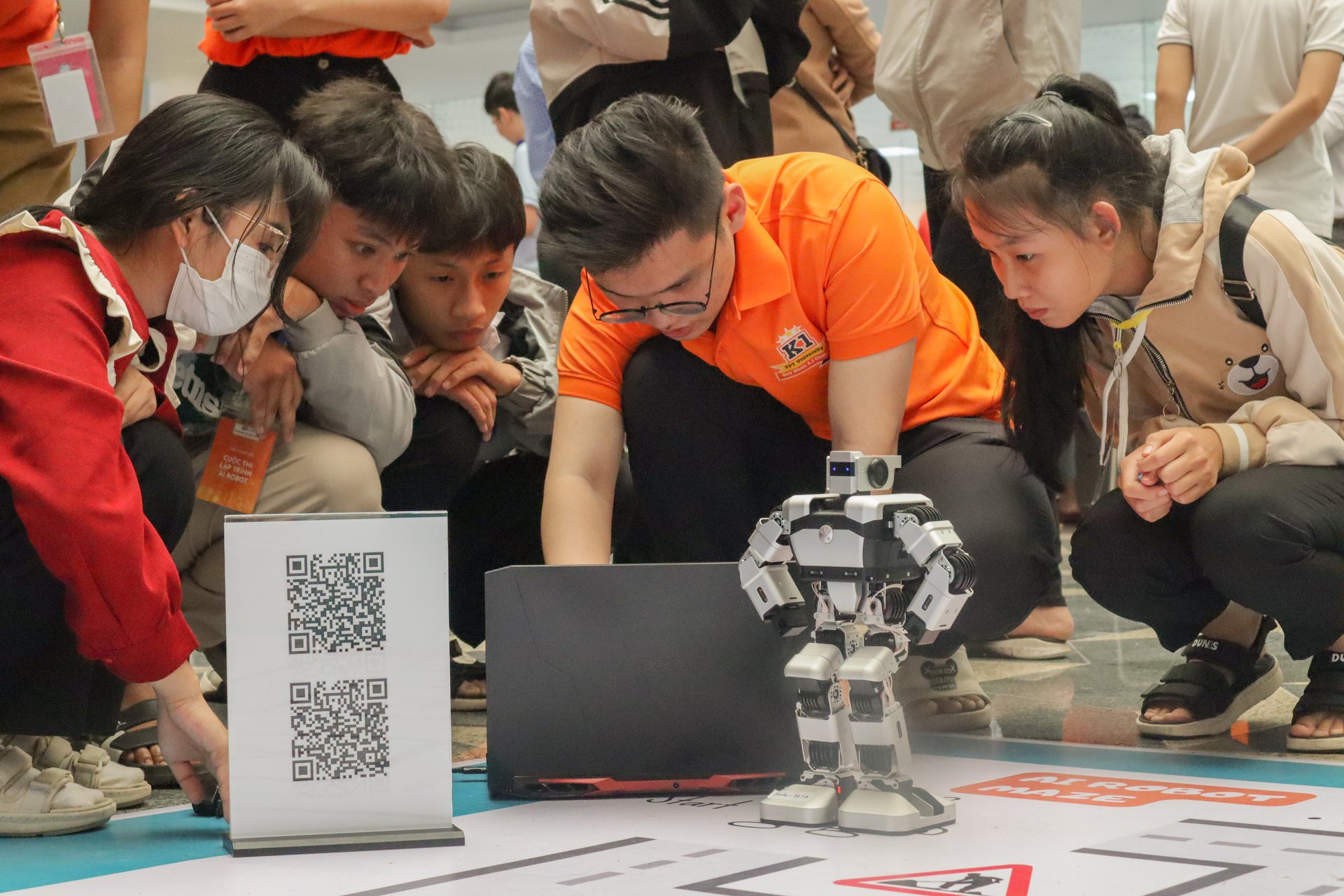Học sinh Bình Định sẵn sàng chinh phục vòng chung kết Cuộc thi Lập trình với AI ROBOT