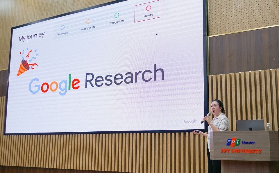 SV ĐH FPT được chuyên gia AI Google chia sẻ hành trình định vị & thành công trong khoa học công nghệ, đặc biệt với nữ giới