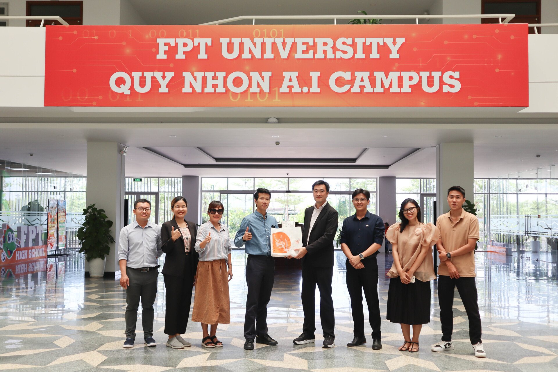 Đại sứ Thái Lan và trường Đại học công nghệ King Mongkut’s Thonburi đến thăm, làm việc tại trường Đại học FPT Quy Nhơn AI Campus