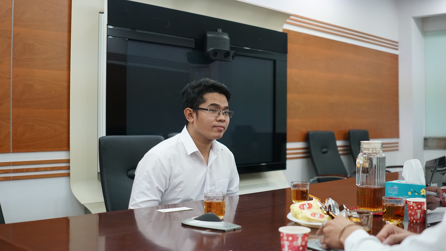 Trần Minh Tân cảm thấy đại diện công ty thân thiện sau 30 phút trò chuyện.