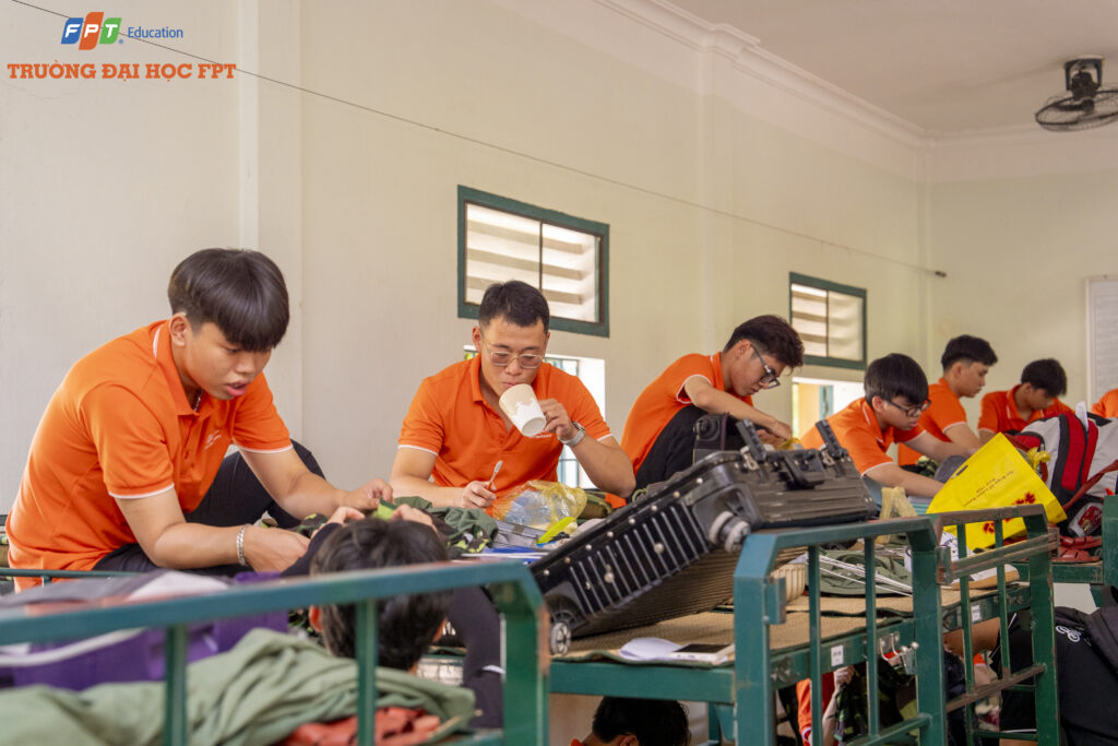 TÂN SINH VIÊN  KHÓA 20 ĐẠI HỌC FPT ‘’NHẬP NGŨ TRƯỚC KHI NHẬP HỌC’’